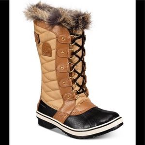 Sorel Tofino lace up winter boots